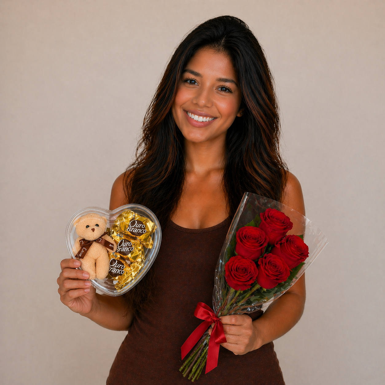 Arranjo com Rosas Pel�cia e Ouro Branco