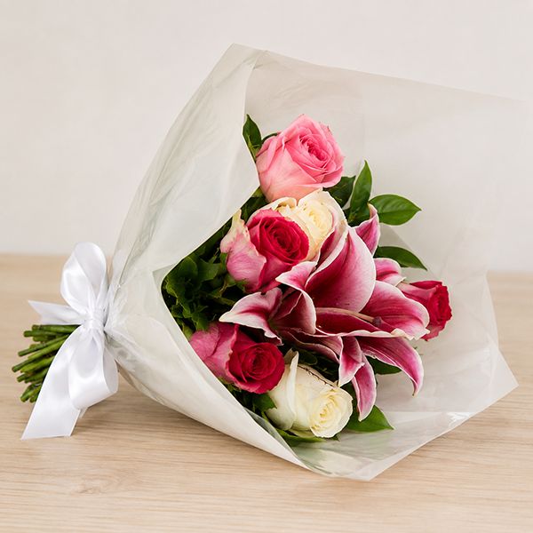 Buqu� de L�rios e Rosas